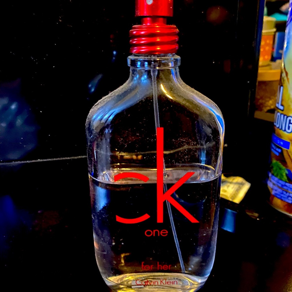 CK One for Her perfume Red edition